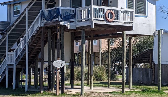 Captain Quarters waterfront cottage