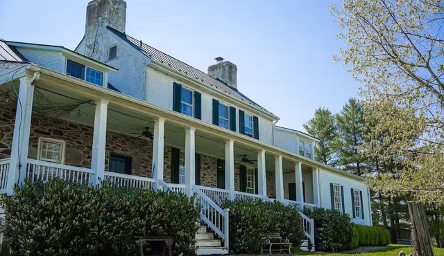 Lovely Stone Farmhouse at Silverbrook Farm