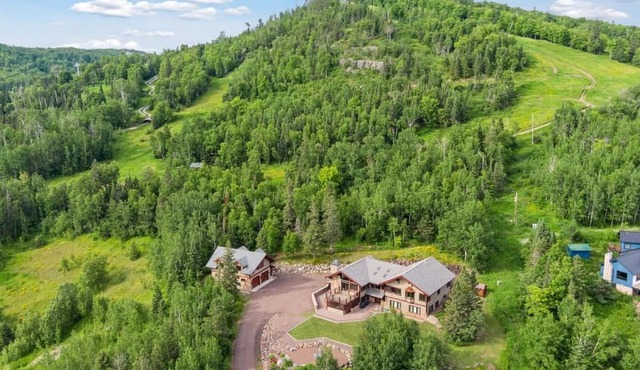 Panoramic Views of Lake Superior! Eagle Mountain Lodge at Lutsen
