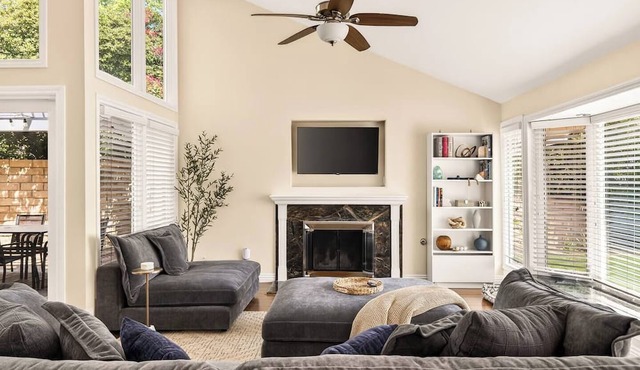 Quaint Single-Story Hilltop Home (Granada Hills)