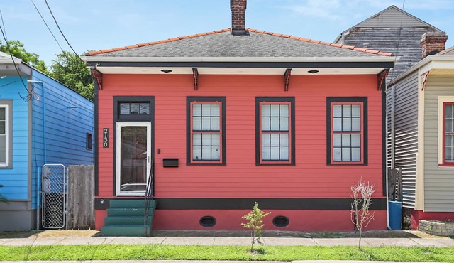 Beautiful 2-bedroom house near St. Charles in vibrant New Orleans