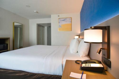Comfort Inn Suites Moreno Valley Air Base 