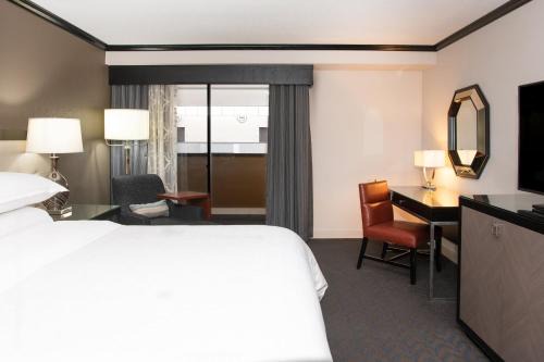 Sheraton Minneapolis West Hotel 